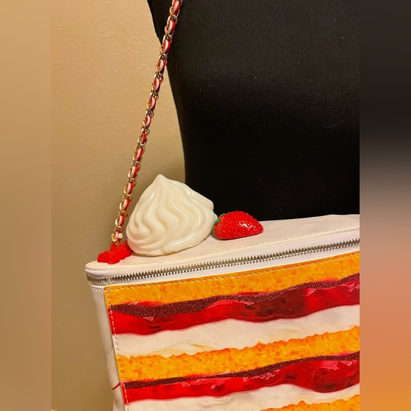 Betsey Johnson Strawberry Shortcake Novelty Crossbody Purse Kitschy Whimsical - Picture 2 of 8